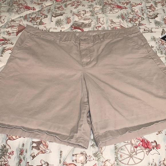 Gap Khaki Shorts - Picture 1 of 2
